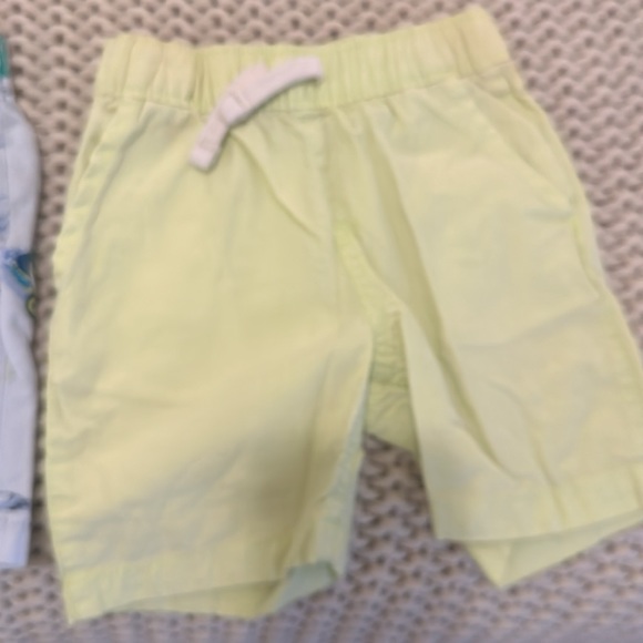 Children’s place shorts - Picture 2 of 3